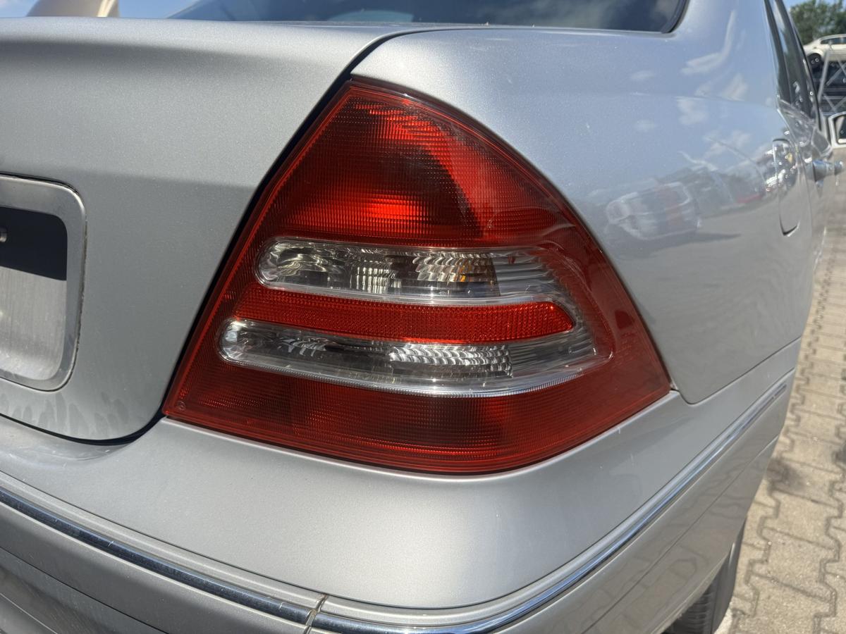 Mercedes C Klasse W203 original R&uuml;cklicht R&uuml;ckleuchte Schlussleuchte rechts Limousine Bj.2001